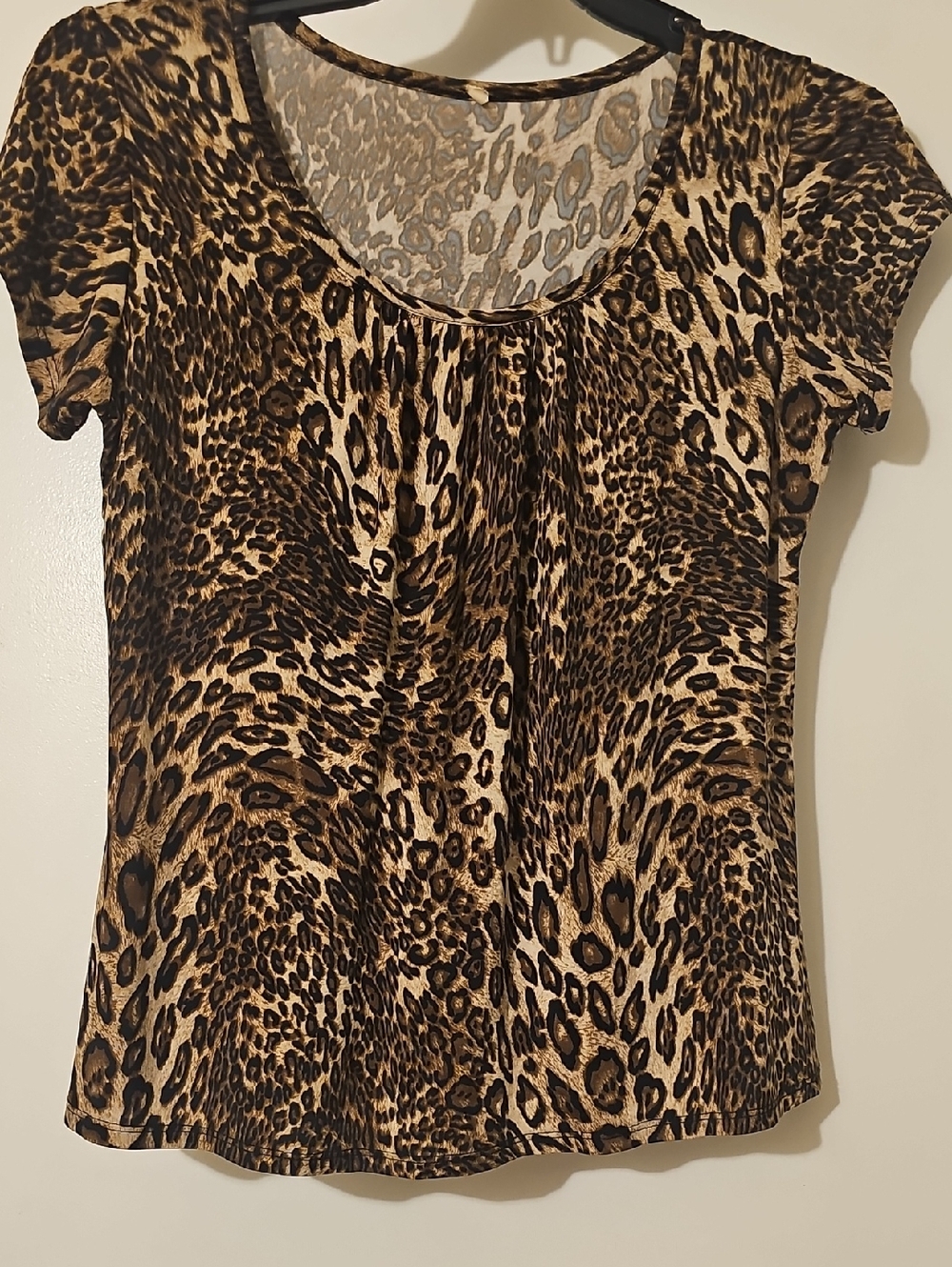 Women's Leopard Print Scoop Neck Jersey Material Top - Brown/Black Tote 10